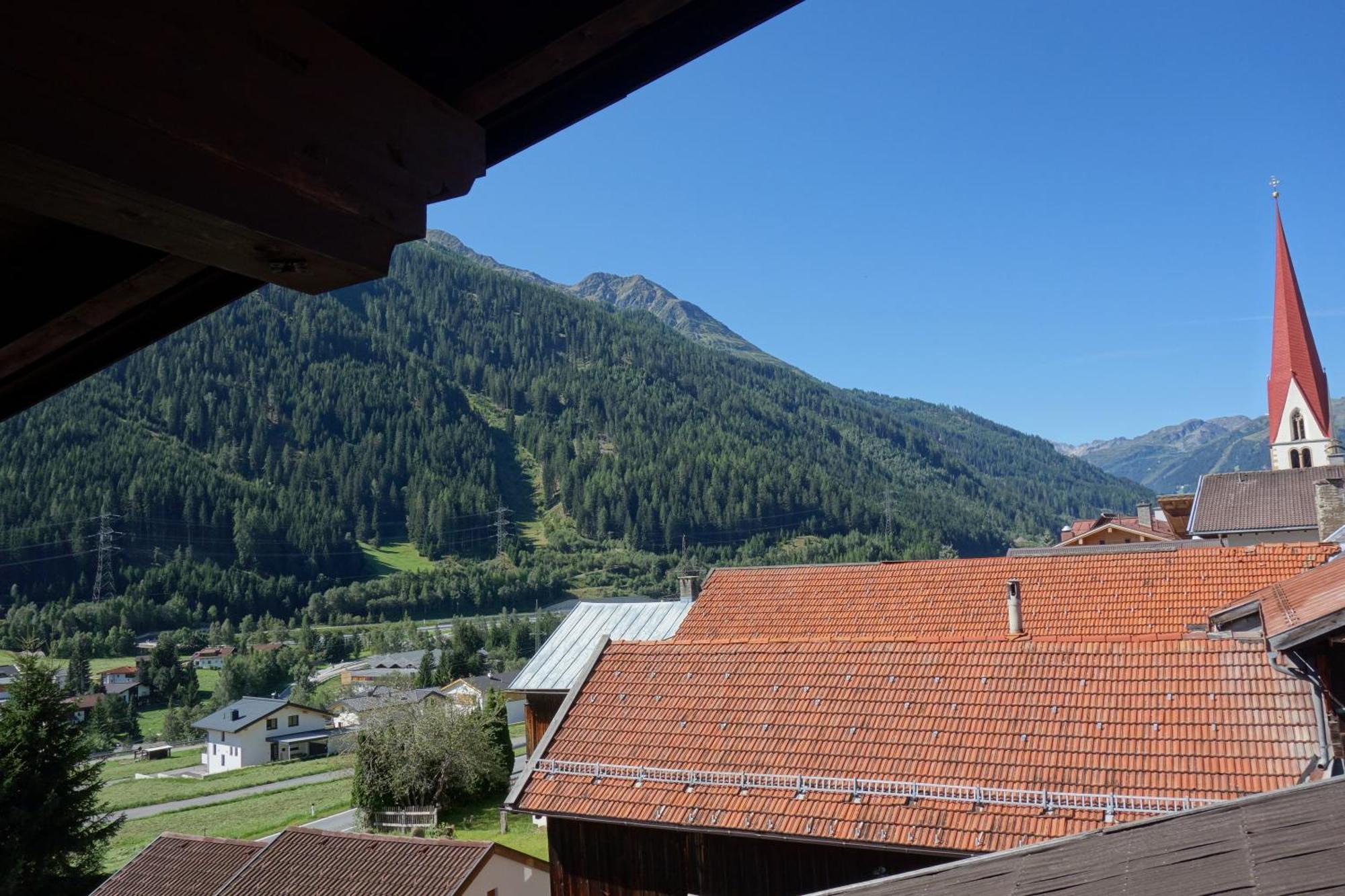 Brunnenhof Apartments Pettneu am Arlberg Room photo