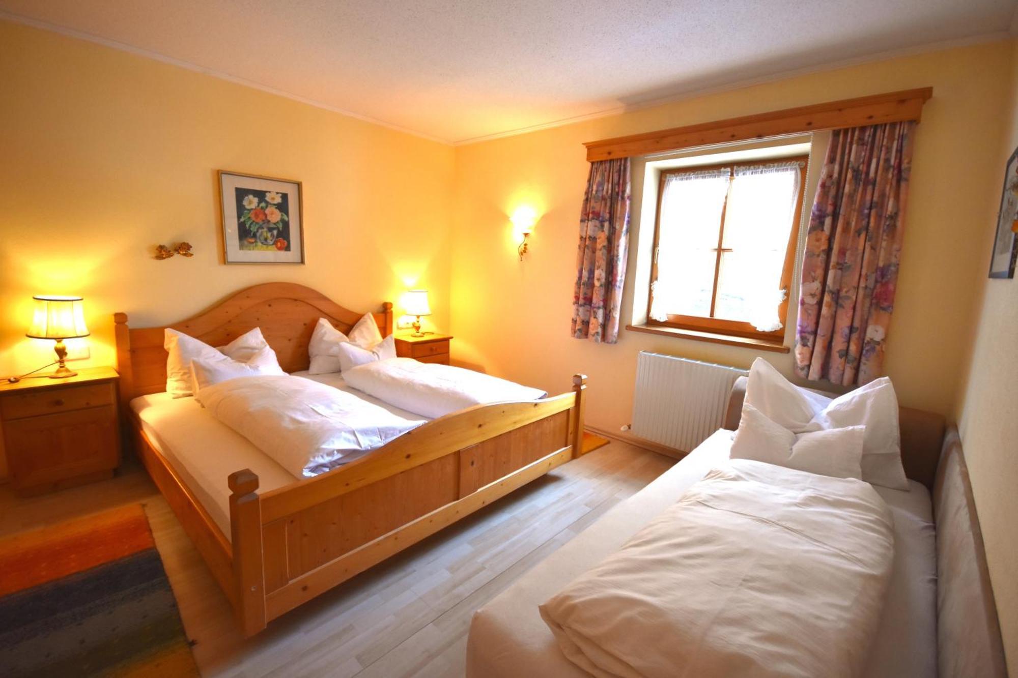 Brunnenhof Apartments Pettneu am Arlberg Room photo